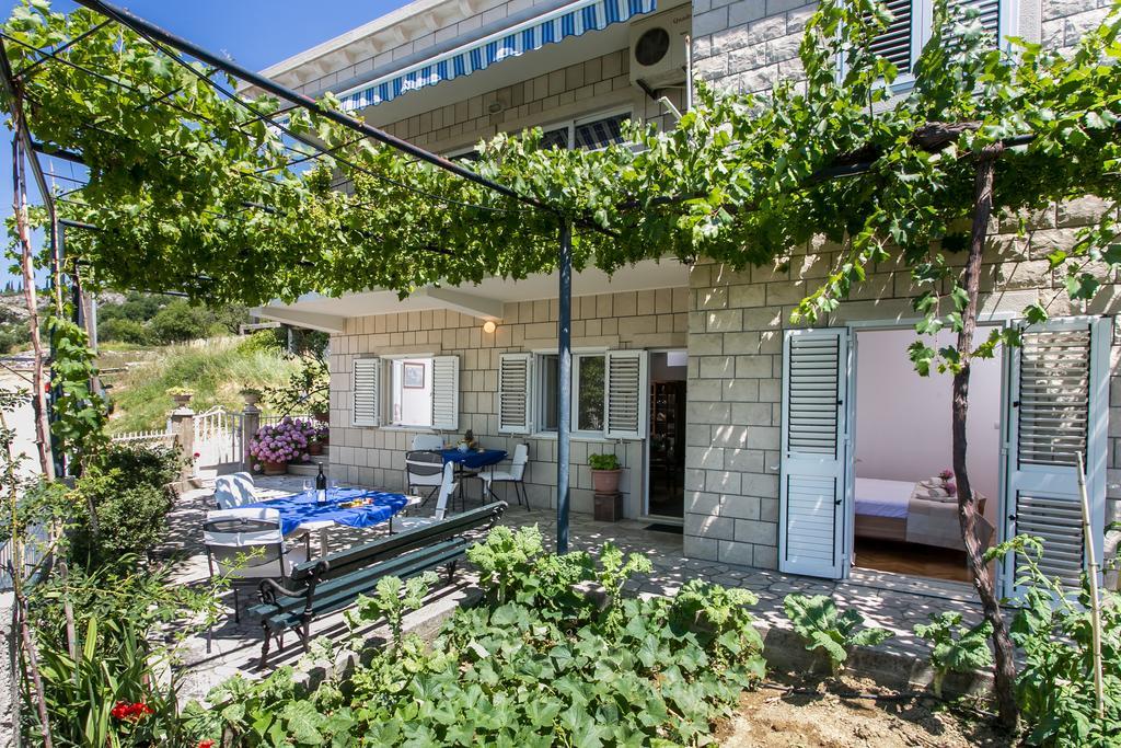 Apartments Olive Млини Стая снимка