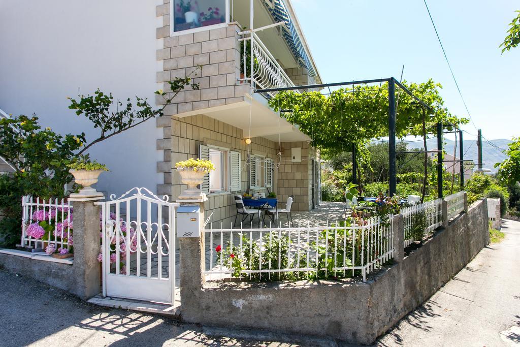 Apartments Olive Млини Стая снимка